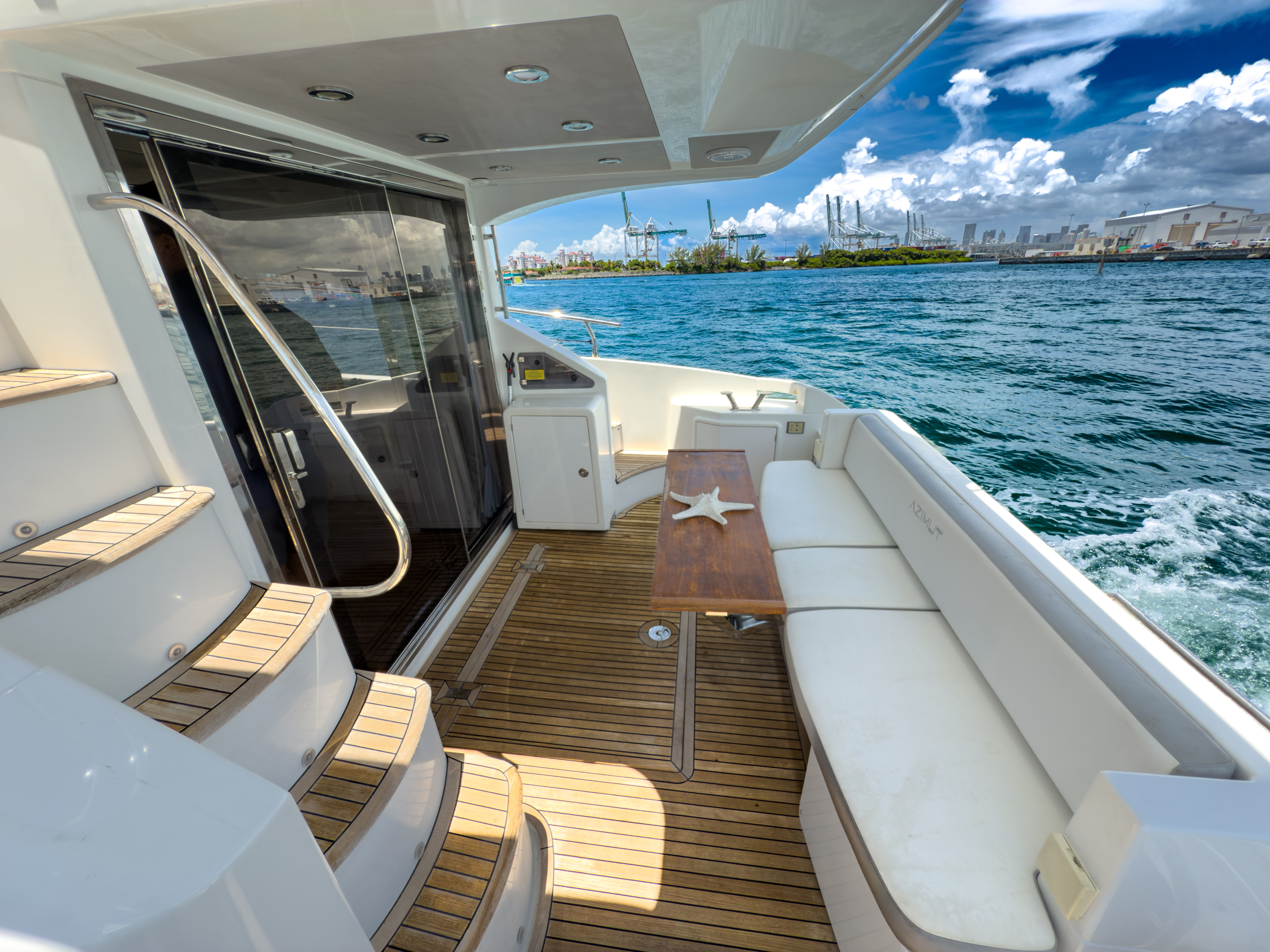 Side deck details