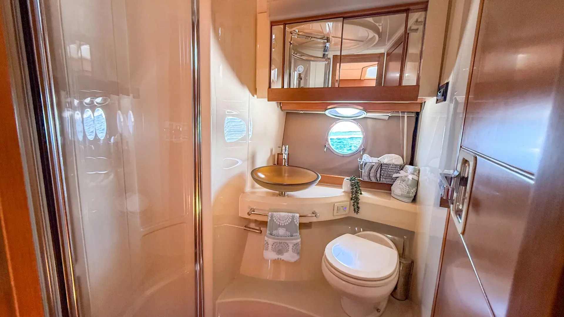 Cabin berth
